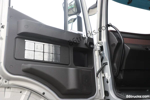 SAIC Hongyan Genlyon Diesel 480 hp 6X4(10 wheels) AMT Automatic Tractor Truck (Export Model) Cab (3) | 86Trucks