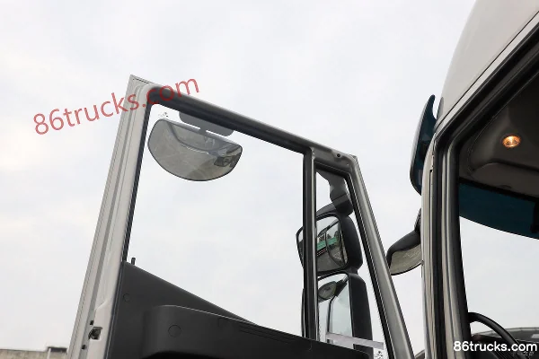 SAIC Hongyan Genlyon Diesel 480 hp 6X4(10 wheels) AMT Automatic Tractor Truck (Export Model) Cab (2) | 86Trucks