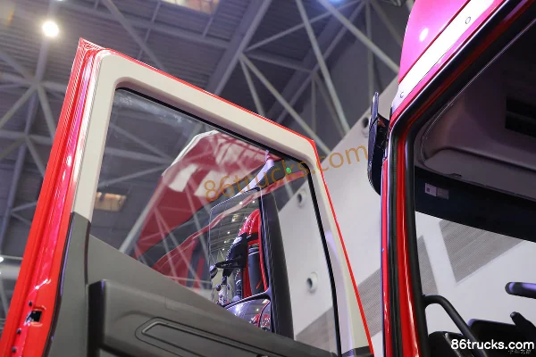 SAIC Hongyan Genlyon version standard version régions froides 11,1 L diesel 460 ch 6X4(10 roues) Fast Gear 12 vitesses toit surélevé tracteu