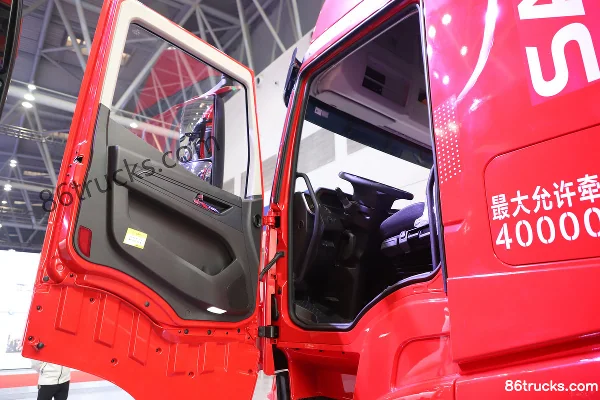 SAIC Hongyan Genlyon version standard version régions froides 11,1 L diesel 460 ch 6X4(10 roues) Fast Gear 12 vitesses toit surélevé tracteu