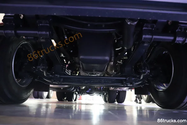 SAIC Hongyan Genlyon version standard version régions froides 11,1 L diesel 460 ch 6X4(10 roues) Fast Gear 12 vitesses toit surélevé tracteu