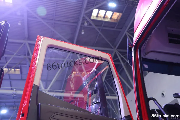 SAIC Hongyan Genlyon Standard Load Version 14.6L LNG 560 hp 6X4(10 wheels) Fast Gear 16-Speed AMT Automatic High Roof Tractor Truck Cab (2)