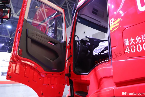 SAIC Hongyan Genlyon Standard Load Version 14.6L LNG 560 hp 6X4(10 wheels) Fast Gear 16-Speed AMT Automatic High Roof Tractor Truck Cab (1)