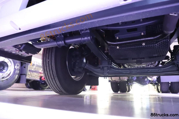 SAIC Hongyan Genlyon Standard Load Version 14.6L LNG 560 hp 6X4(10 wheels) Fast Gear 16-Speed AMT Automatic High Roof Tractor Truck Chassis