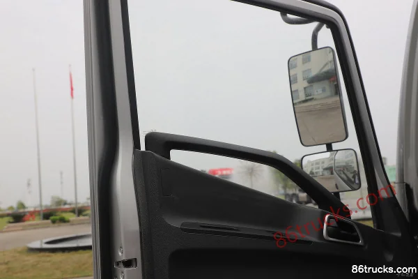 Yuejin Transcend C300 6-speed single-row van light truck (mobile service station) 4X2(6 wheels) Cab (3) | 86Trucks
