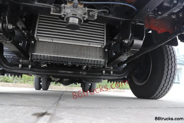 Yuejin Transcend C300 6-speed single-row van light truck (mobile service station) 4X2(6 wheels) Chassis (3) | 86Trucks