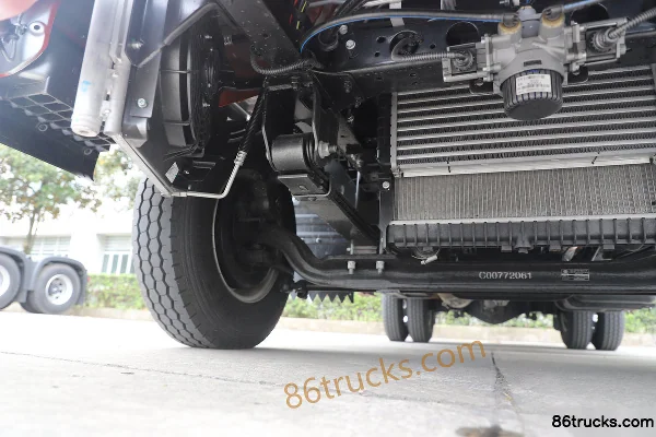 Yuejin Transcend C300 6-speed single-row van light truck (mobile service station) 4X2(6 wheels) Chassis (2) | 86Trucks