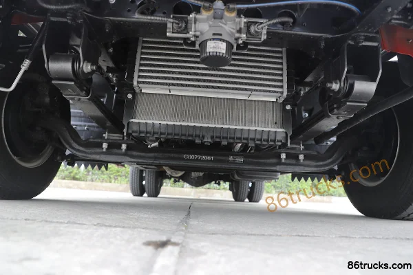 Yuejin Transcend C300 6-speed single-row van light truck (mobile service station) 4X2(6 wheels) Chassis (1) | 86Trucks