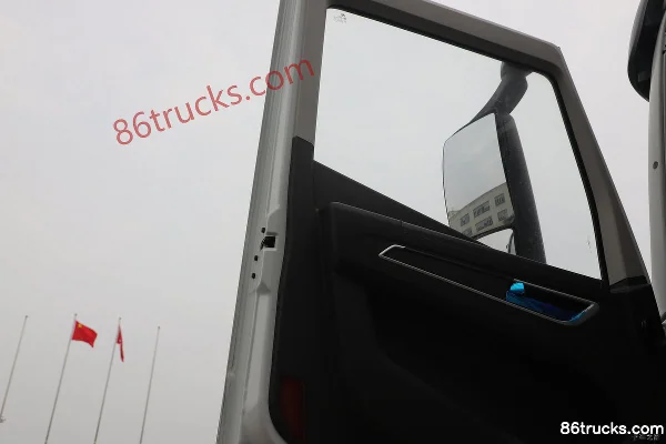 SAIC Hongyan Genlyon H6 6X4(10 wheels) high roof battery electric tractor truck (export) CATL 282kWh Cab (3) | 86Trucks