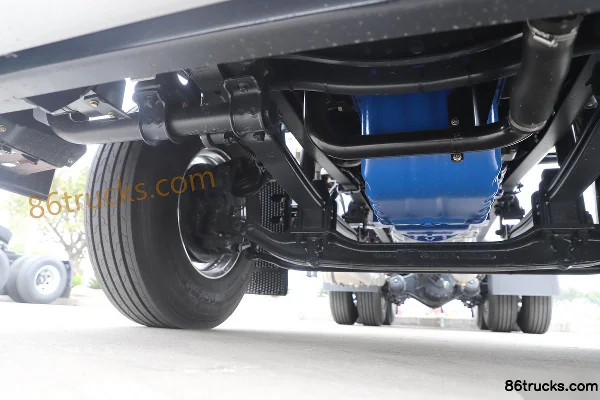 SAIC Hongyan Genlyon C6 Composite Edition 500hp 6X4(10 wheels) LNG Tractor Truck Chassis (2) | 86Trucks