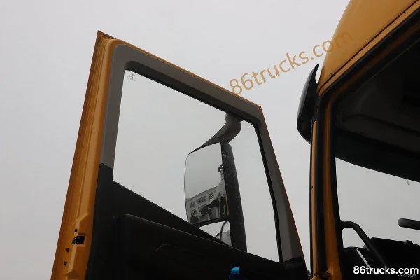 SAIC Hongyan Genlyon C6 Heavy Truck 320 hp 4X2(6 wheels) Tractor Truck (flat top) (HY300S rear axle) (10-speed) (China VI) Cab (2) | 86Truck
