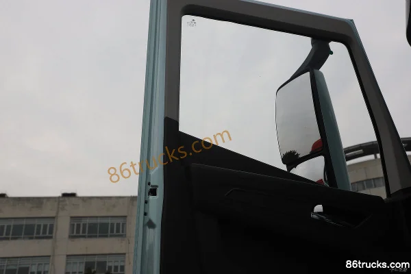 SAIC Hongyan Genlyon 6X4(10 roues) pure electric tractor unit CATL 400kWh Cabine (3) | 86Trucks