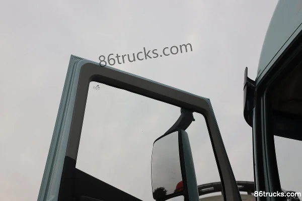 SAIC Hongyan Genlyon 6X4(10 roues) pure electric tractor unit CATL 400kWh Cabine (2) | 86Trucks