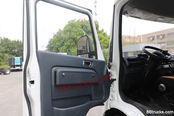 Qingling Isuzu Lingkun Air Brake 4.1m Single Row Pure Electric Van Truck CATL 120.27kWh 4X2(6 wheels) Cab (3) | 86Trucks