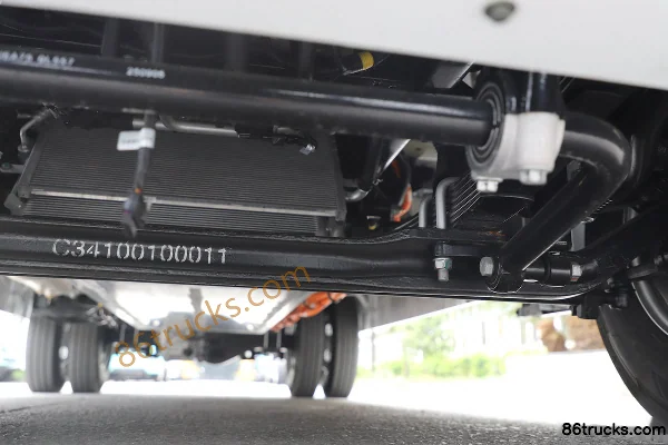 Qingling Isuzu Lingkun Air Brake 4.1m Single Row Pure Electric Van Truck CATL 120.27kWh 4X2(6 wheels) Chassis (3) | 86Trucks