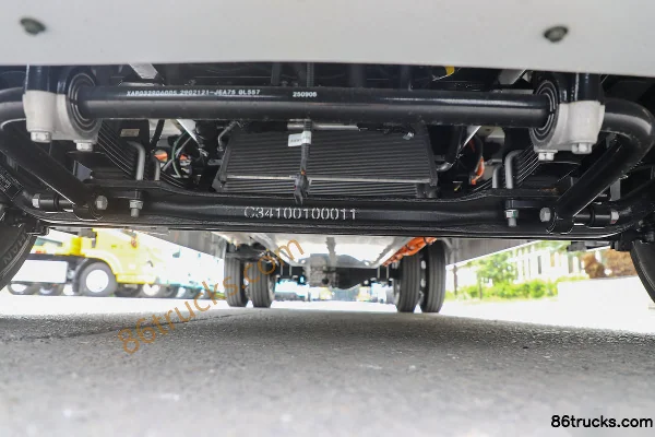 Qingling Isuzu Lingkun Air Brake 4.1m Single Row Pure Electric Van Truck CATL 120.27kWh 4X2(6 wheels) Chassis (1) | 86Trucks