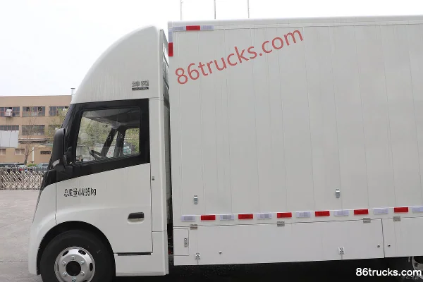 Qingling Isuzu Lingkun Air Brake 4.1m Single Row Pure Electric Van Truck CATL 120.27kWh 4X2(6 wheels) Body (1) | 86Trucks