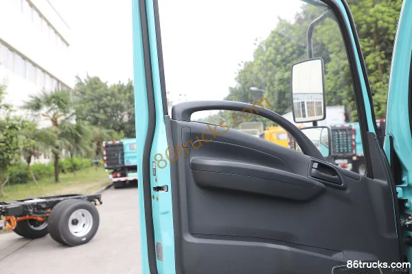 Qingling Isuzu EVM100 4X2(6 wheels) Electric Wrecker CATL 100.46kWh Cab (3) | 86Trucks