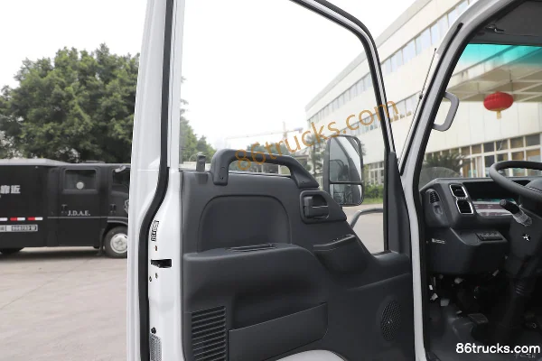 Qingling Isuzu 100P 98 ch 4X2(6 roues) 3,6 m camion à ridelles simple cabine (3) | 86Trucks