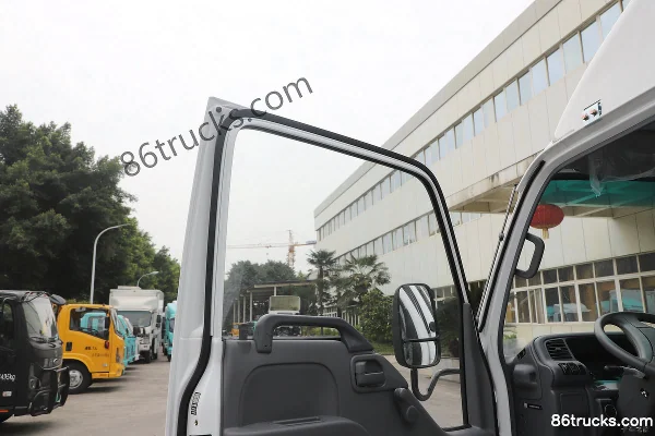Isuzu Isuzu 100P 130hp 4X2(6 wheels) 3.142m Single Row Van Light Truck Cab (2) | 86Trucks