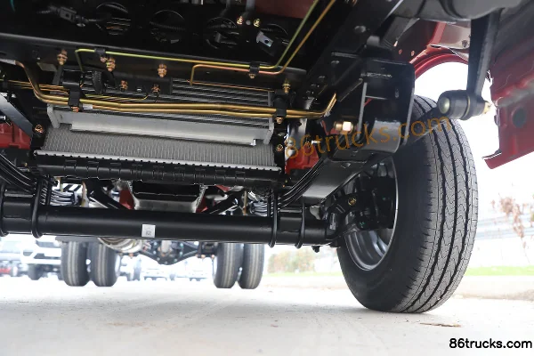 Dongfeng T5 110 hp 4X2(6 wheels) 3.965m Flammable Gas Van Transport Truck Chassis (3) | 86Trucks