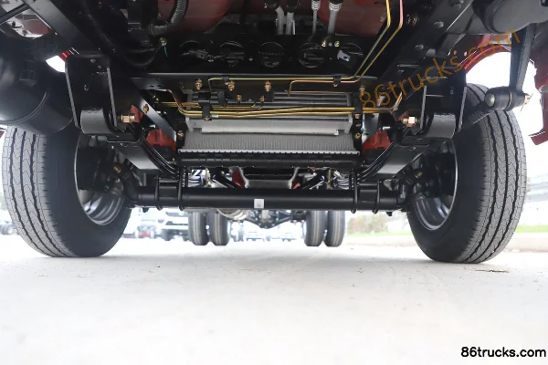 Dongfeng T5 110 hp 4X2(6 wheels) 3.965m Flammable Gas Van Transport Truck Chassis (1) | 86Trucks