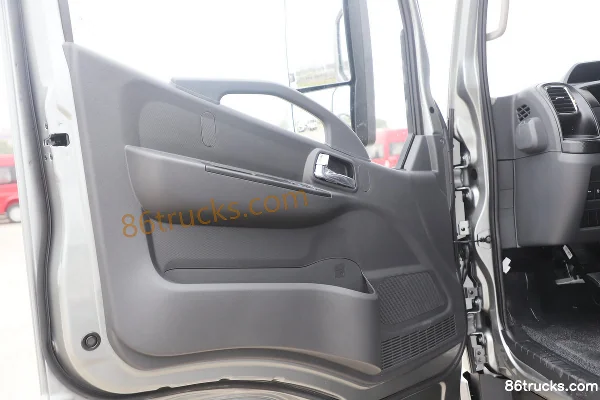 Dongfeng Duolika D6-N Ruineng Edition 163hp 4X2(6 wheels) 4.13m single row flatbed light truck (China VI) Cab (3) | 86Trucks
