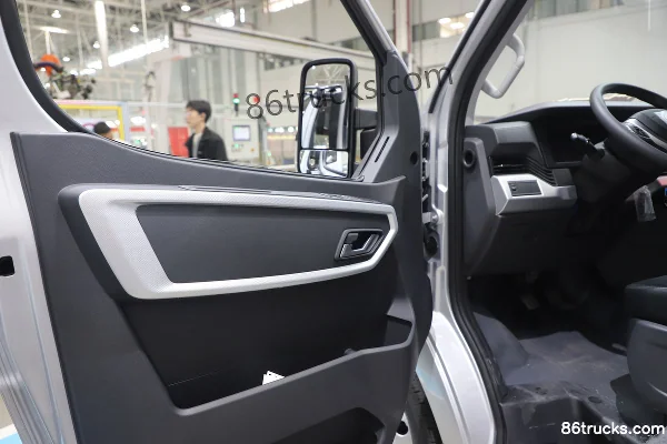 Dongfeng V10 2026 Model 2.0T Diesel 156hp 3-Seat Long Wheelbase High Roof Panel Van Cab (3) | 86Trucks