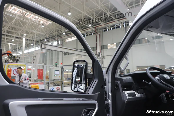 Dongfeng V10 2026 Model 2.0T Diesel 156hp 3-Seat Long Wheelbase High Roof Panel Van Cab (2) | 86Trucks