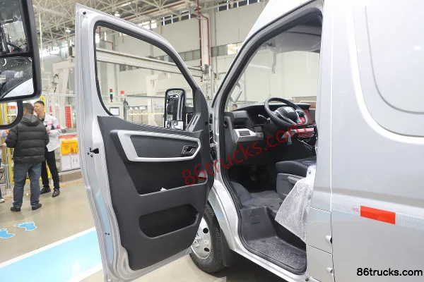 Dongfeng V10 2026 Model 2.0T Diesel 156hp 3-Seat Long Wheelbase High Roof Panel Van Cab (1) | 86Trucks