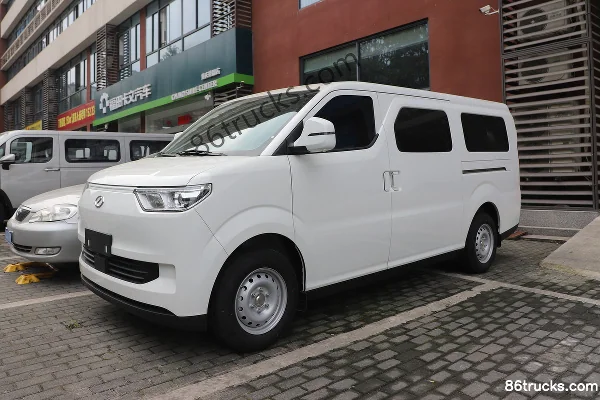 Ruichi EC75 2025 Model Glory Super Charging Edition Pioneer Peak II Electric 6-Seat Light Bus 50.1kWh Exterior (3) | 86Trucks