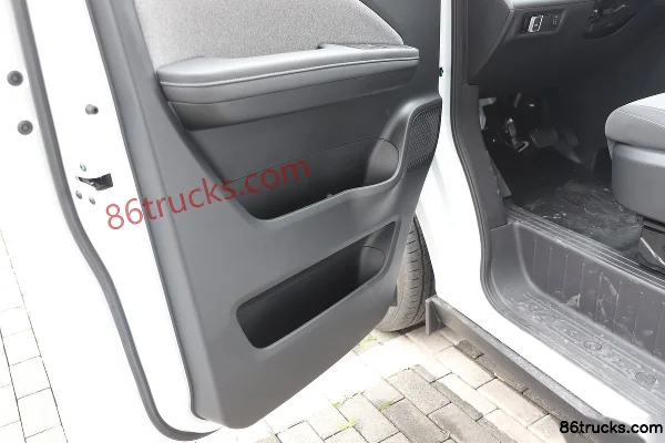 Ruichi EC75 2025 Model Glory Super Charging Edition Pioneer Peak II Electric 6-Seat Light Bus 50.1kWh Cab (3) | 86Trucks