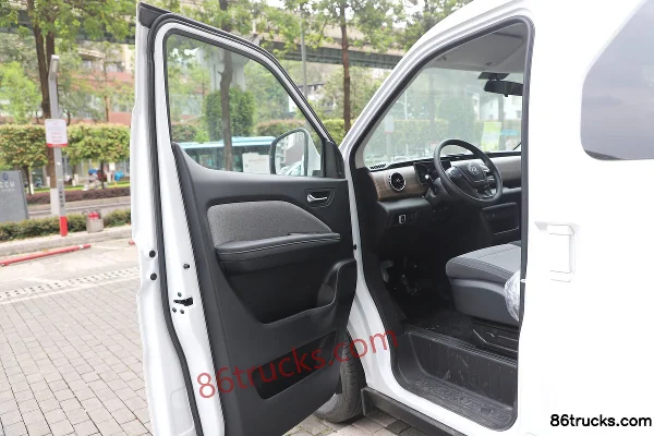 Ruichi EC75 2025 Model Glory Super Charging Edition Pioneer Peak II Electric 6-Seat Light Bus 50.1kWh Cab (1) | 86Trucks