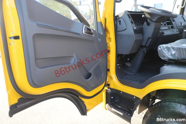 Yuejin Chaoyue C300-33 High-End Version 125 hp 4X2(6 wheels) 3.1m Double-Cab Van Light Truck (SDEC) (3) | 86Trucks