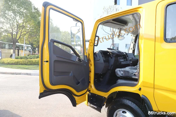 Yuejin Chaoyue C300-33 High-End Version 125 hp 4X2(6 wheels) 3.1m Double-Cab Van Light Truck (SDEC) (1) | 86Trucks