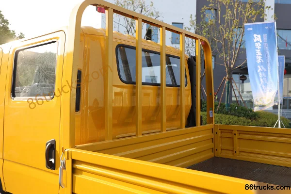 Yuejin Chaoyue C300-33 High-End Version 125 hp 4X2(6 wheels) 3.1m Double-Cab Van Light Truck (SDEC) Body (2) | 86Trucks