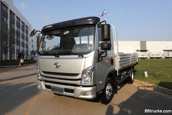 Yuejin Chaoyue C500 Combat Edition 2.5L diesel 170 ch 4X2(6 roues) WLY 6-speed air brake 4.2m single-row flatbed light truck Extérieur (3)