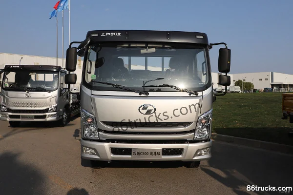 Yuejin Chaoyue C500 Combat Edition 2.5L diesel 170 ch 4X2(6 roues) WLY 6-speed air brake 4.2m single-row flatbed light truck Extérieur (2)