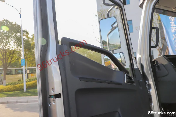 Yuejin Chaoyue C500 Combat Edition 2.5L diesel 170 ch 4X2(6 roues) WLY 6-speed air brake 4.2m single-row flatbed light truck Cabine (3) | 86