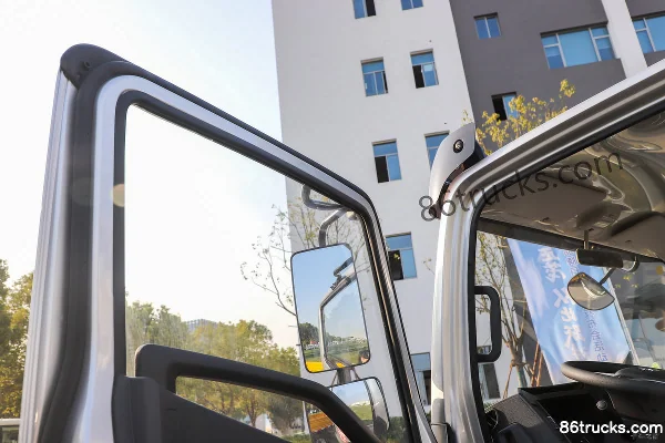 Yuejin Chaoyue C500 Combat Edition 2.5L diesel 170 ch 4X2(6 roues) WLY 6-speed air brake 4.2m single-row flatbed light truck Cabine (2) | 86