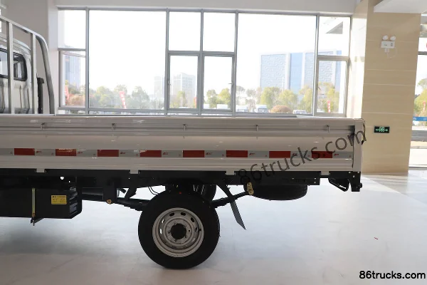 Yuejin Fuxing S90 1.6L Gasoline 123hp 4X2(6 wheels) Mengwo 5-Speed Hydraulic Brake 3.05m Single Row Flatbed Micro Truck Body (2) | 86Trucks