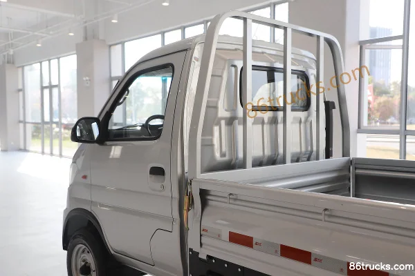 Yuejin Fuxing S90 1.6L Gasoline 123hp 4X2(6 wheels) Mengwo 5-Speed Hydraulic Brake 3.05m Single Row Flatbed Micro Truck Body (1) | 86Trucks