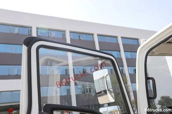 Yuejin Beyond C300 140hp 4X2(6 wheels) 4.2m single-row stake truck light truck Cab (2) | 86Trucks