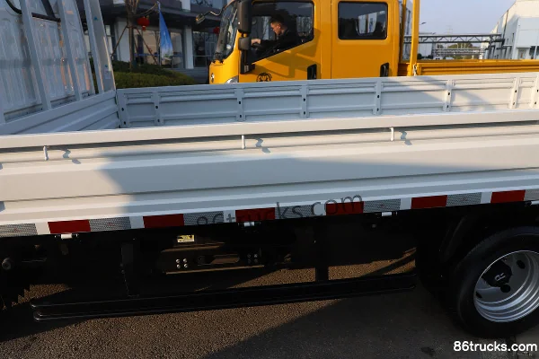 Yuejin Dana T3 3,805 m cabine simple plateau électrique pur CATL 53,58 kWh 4X2(6 roues) Carrosserie (3) | 86Trucks