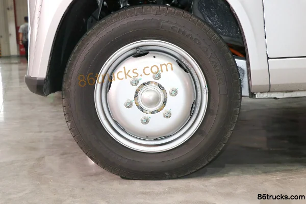 Lingshi Auto Gold Big Truck 3.8m Single Row Pure Electric Flatbed Micro Truck CATL 55.64kWh 4X2(6 wheels) Chassis (1) | 86Trucks