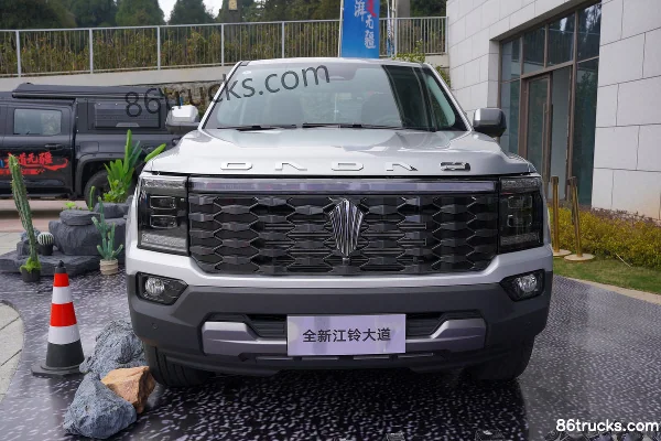 JMC Dadao 2026 Model Zhuiguangzhe Supreme Edition 2.5T Diesel 211hp Auto 4WD Standard Wheelbase Double Row Pickup Cab (2) | 86Trucks