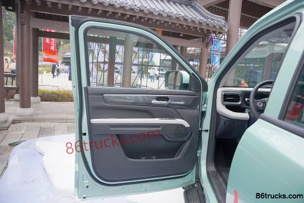 JMC Dadao Quannengzhe Mountain Edition Comfort 2.5T Diesel 211hp Auto 4WD Long Wheelbase Double Row Pickup Chassis (1) | 86Trucks