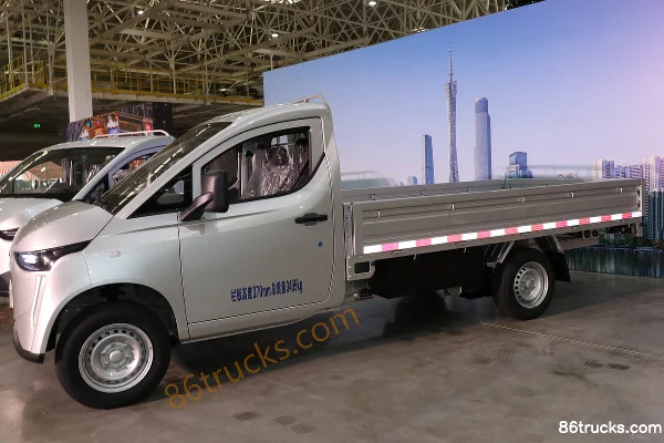 Lingshi Auto Gold Small Truck PLUS 3.355m Single Row Pure Electric Flatbed Micro Truck CATL 55.64kWh 4X2(6 wheels) Exterior (2) | 86Trucks