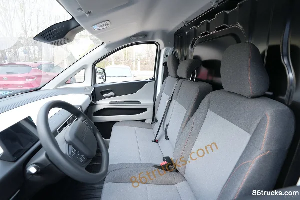 Huolala Duola Large Van 2025 Super Fast Charge Practical Edition 3-Seat Pure Electric Panel Van CATL 43.53kWh Cab (3) | 86Trucks