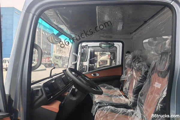 XCMG Hanjie 4X2(6 wheels) 4.3m single-row pure electric refrigerated truck CATL 140.41kWh Cab (3) | 86Trucks